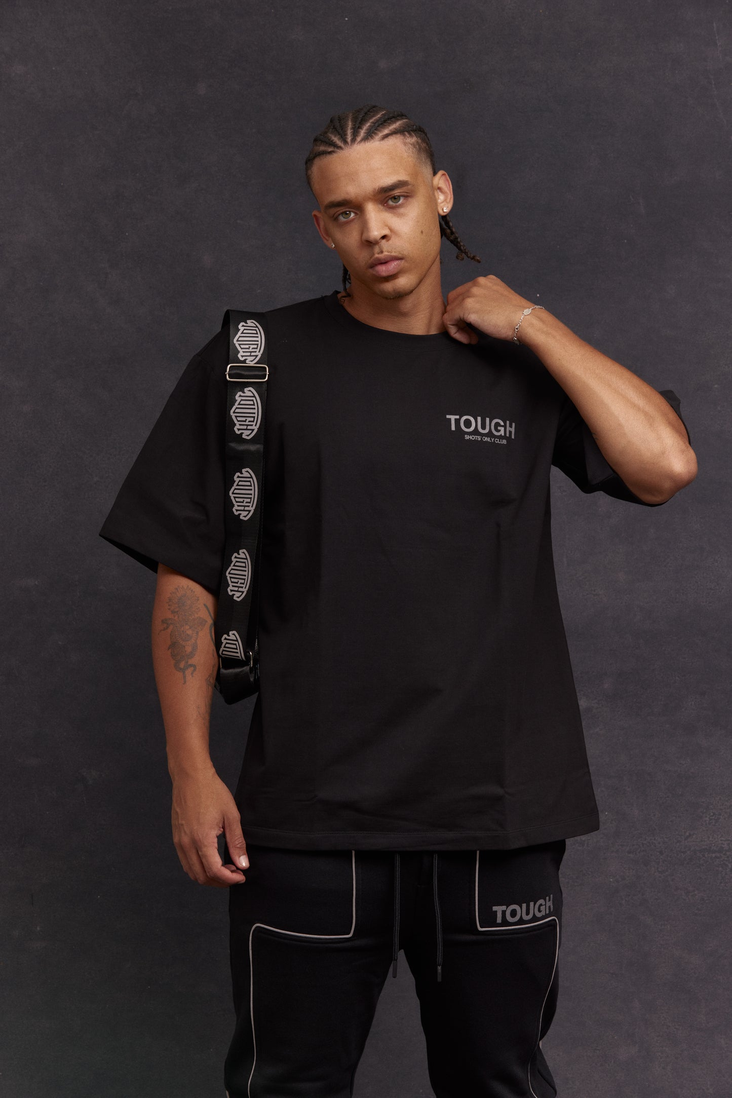 FRIEND OR FAUX - BLACK